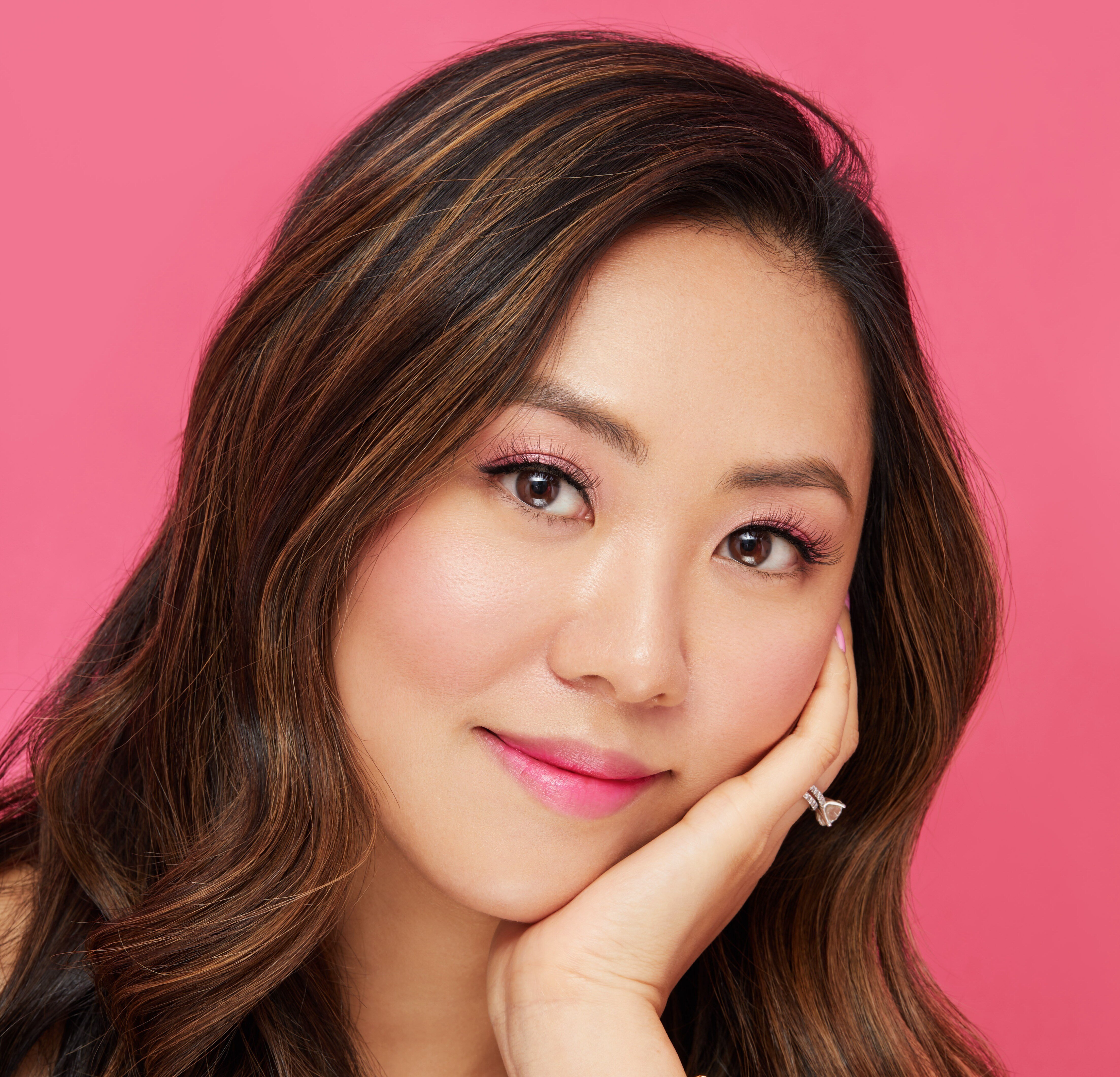Sarah Lee Headshot-1